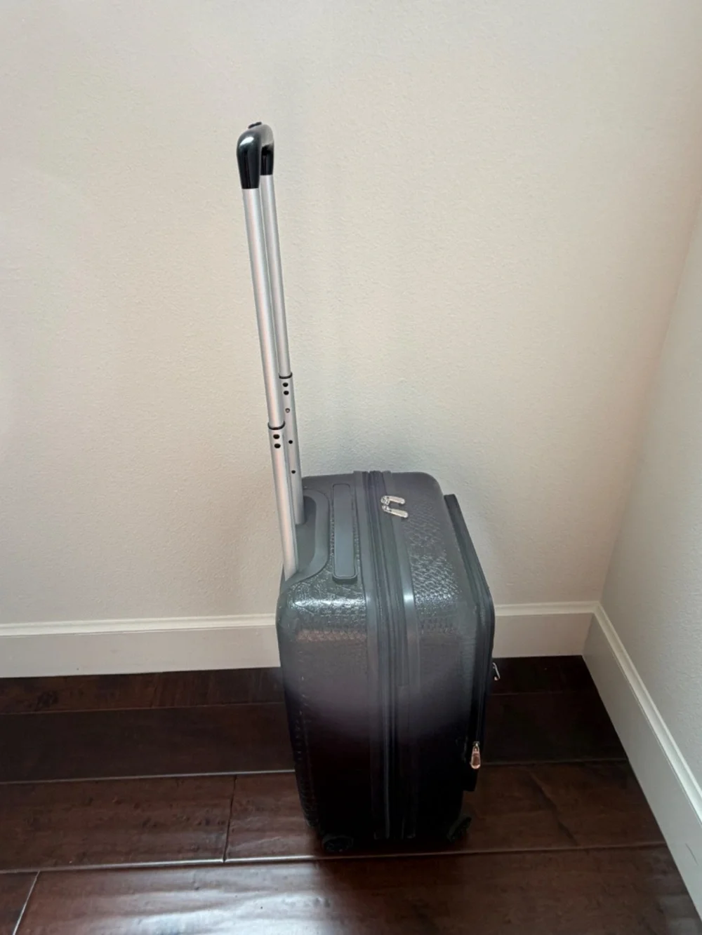 Samantha Brown Luggage 22”